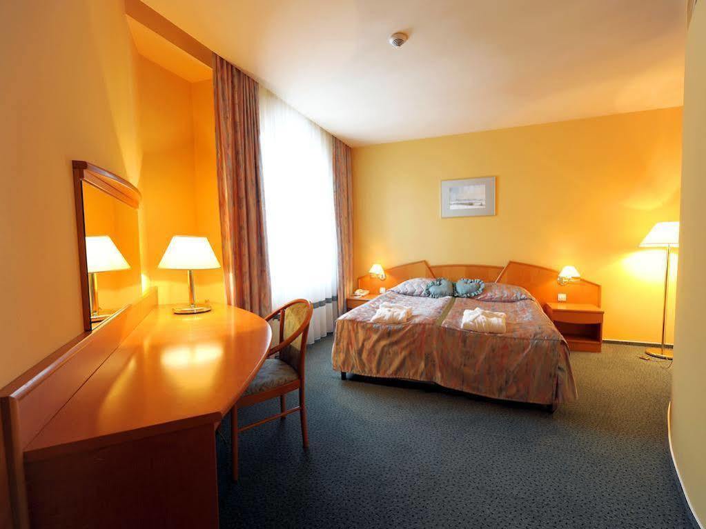 Green Hotel 코모르니키 외부 사진